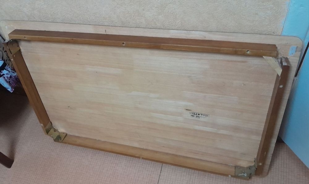 Кухонный стол с 3 стульями