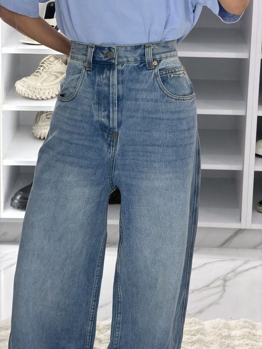 Дънки и тениска gucci