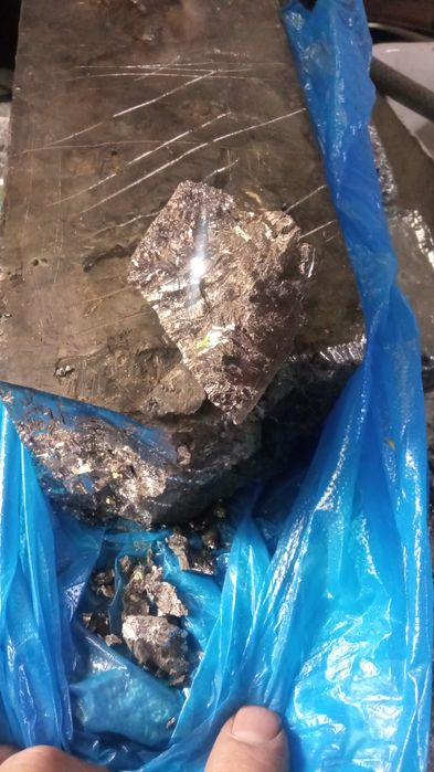 Слиток Висмута. Металл.