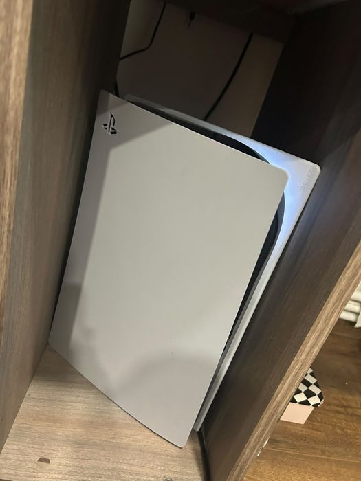 Vând PlayStation 5 si laptop Lenovo