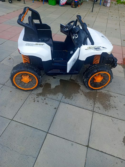 Jeop moshincha sotiladi rangi oq