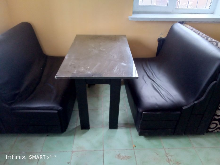 Мебель диван и стол