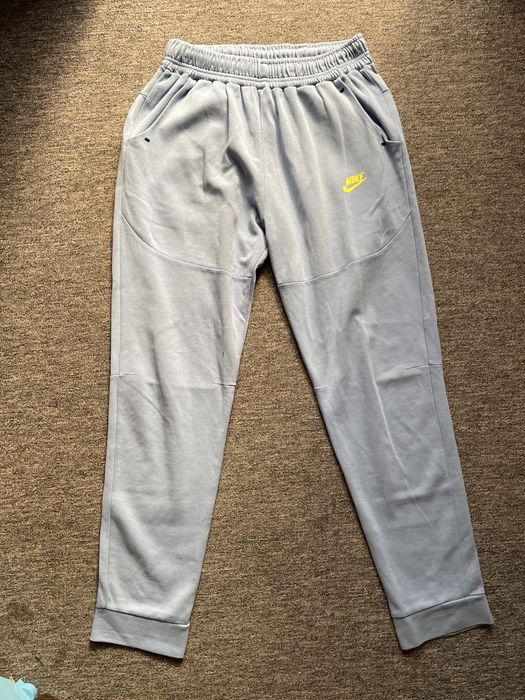 pantaloni nike tech