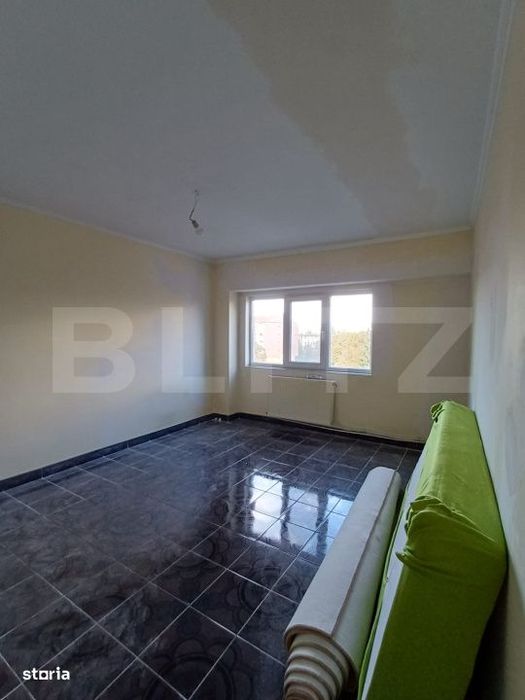 Apartament de vanzare, cu 3 camere, semidecomandat, 84 mp, zona Centra