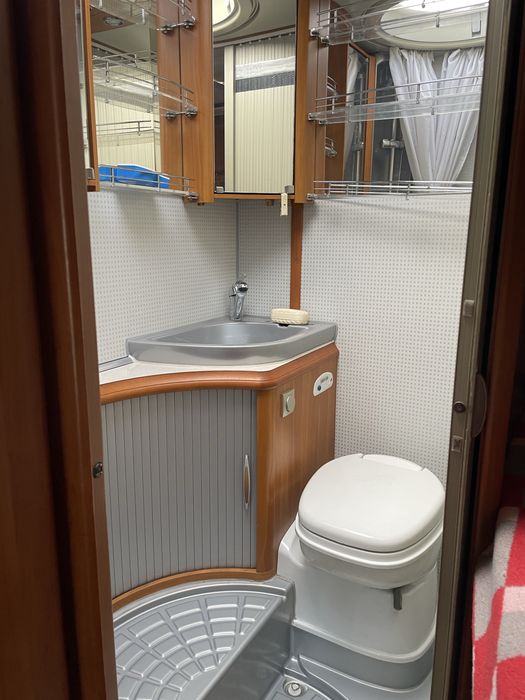 Autorulota HOBBY Siesta, 66000km pe șasiu de ford transit