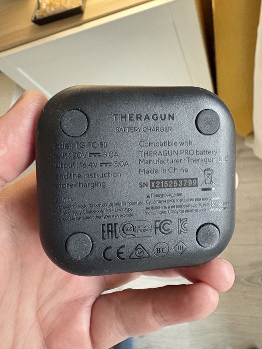 Theragun PRO nou (editie speciala RED)