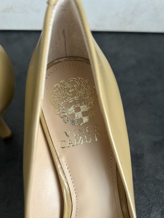 Женские лаковые туфли