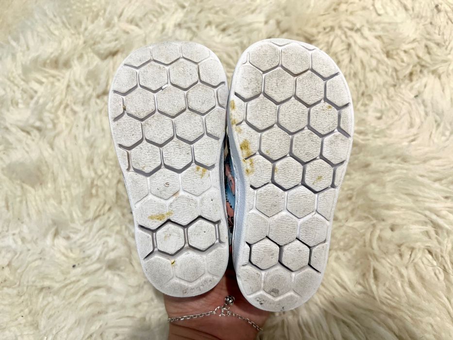 Adidas за момиче. Номер 21, стелки 13,5 см.