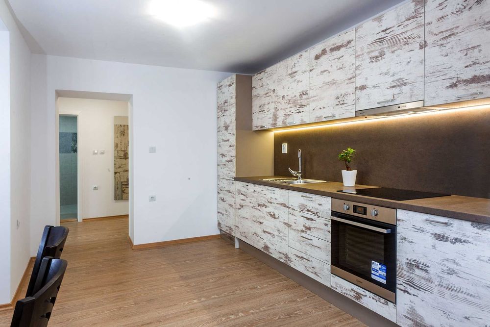 Дава се под наем Етаж от къща в Пловдив, Център - 180 кв.м за 918 € - Снимка #21