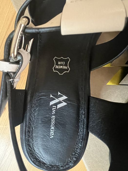 Vanessa Wu кожени сандали 39