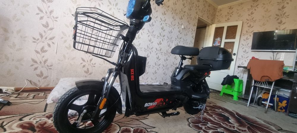 Продаётся скутер в нормальном состояние