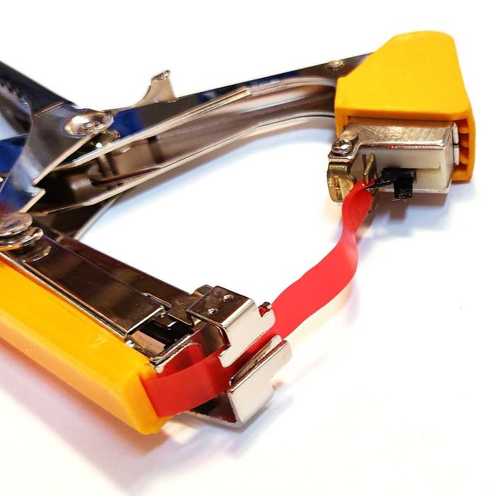 Тапенер для фиксации растений