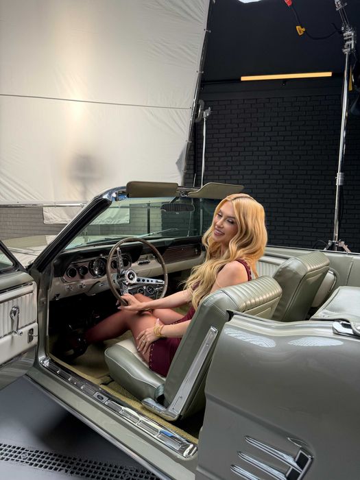 Inchiriere masina clasică Ford Mustang din 1966 decapotabil si altele pe epicgo.ro