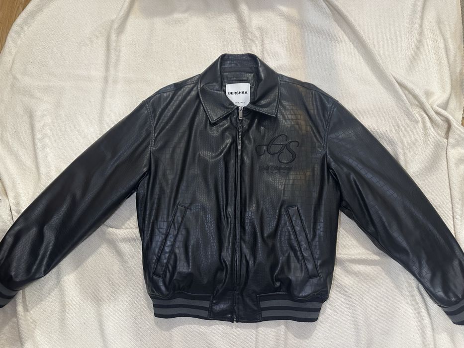 Продавам яке Bershka Croc Effect Bomber, състояние 10/10