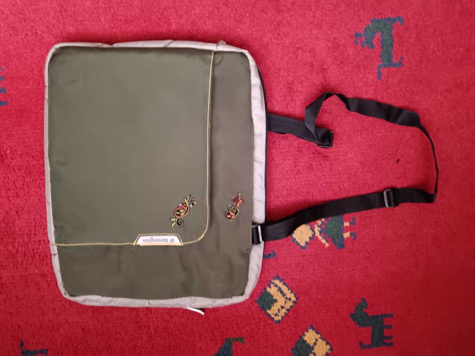 Laptop Lenovo,stare foarte bună,funcționează perfect + geantă inclusă.