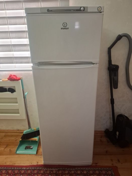 Xaladelnik Indesit