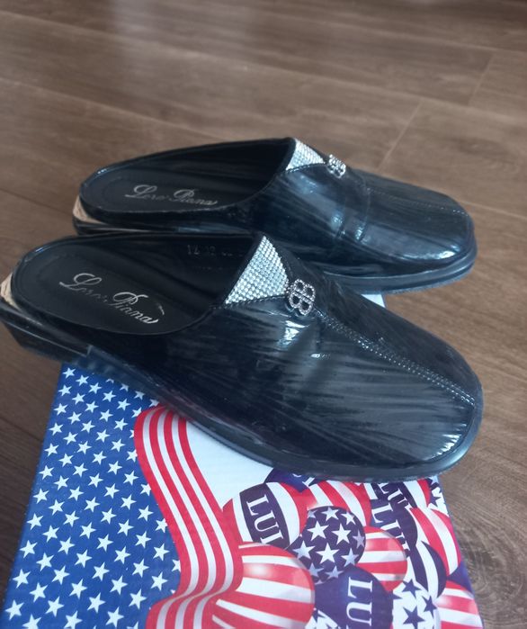 Обувлар арзон нархда сотилади!