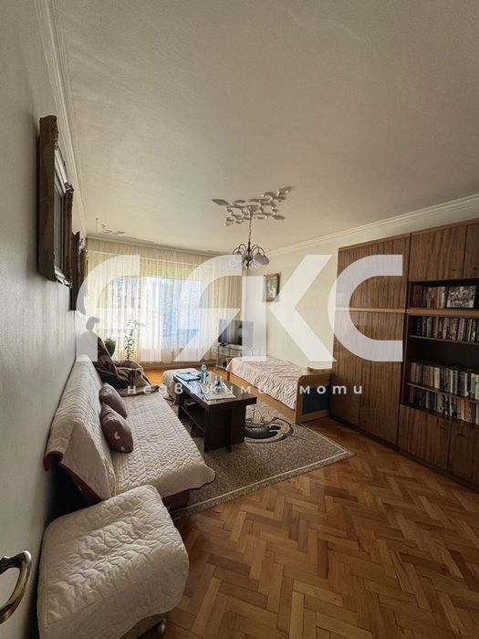 Двустаен обзаведен апартамент в кв. Надежда 4 до МЕТРОСТАНЦИЯ