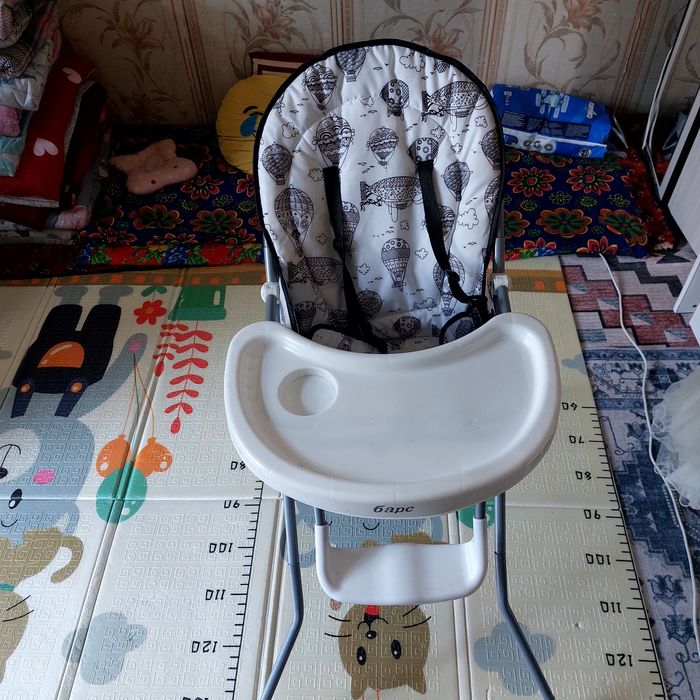 Стол для кормления,совсем новый,использовался две недели