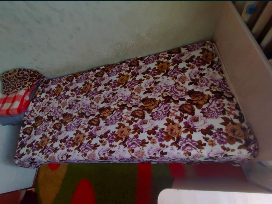 Продам кровать с матрасом