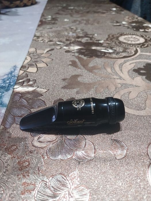 Vând muștiuc pentru saxofon alto.