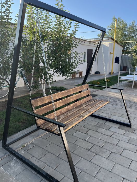 качели для двора и сада