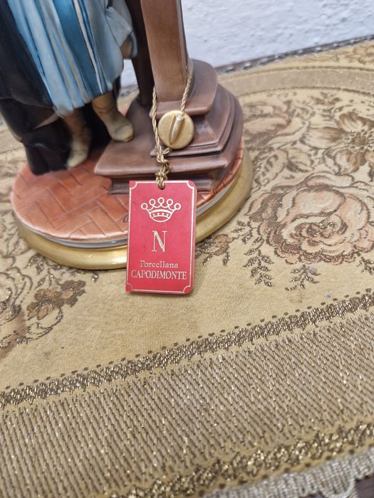 Италианска порцеланова фигура Капо ди Монде Capodimonde