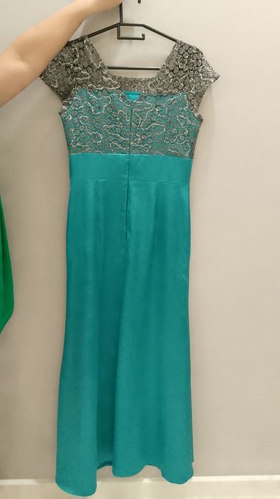 Зеленый платье, размер 40 цена 5000