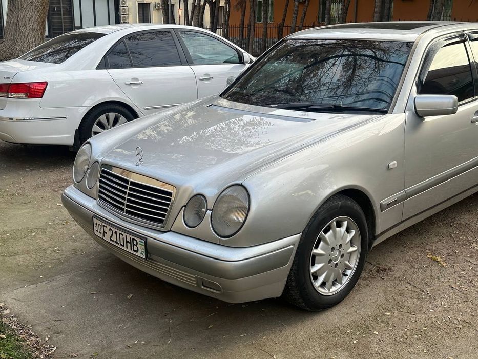 Mersedes Benz W 210. 
1996 yil.motor