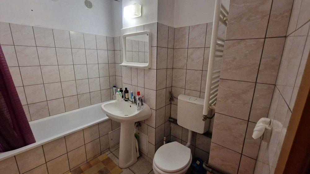 De inchiriat apartament cu 3 camere complet decomandat de la proprietar