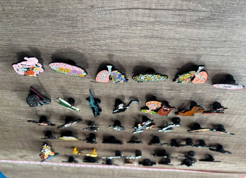 Pinuri de rucsac – desenele copilăriei & modele nostalgice