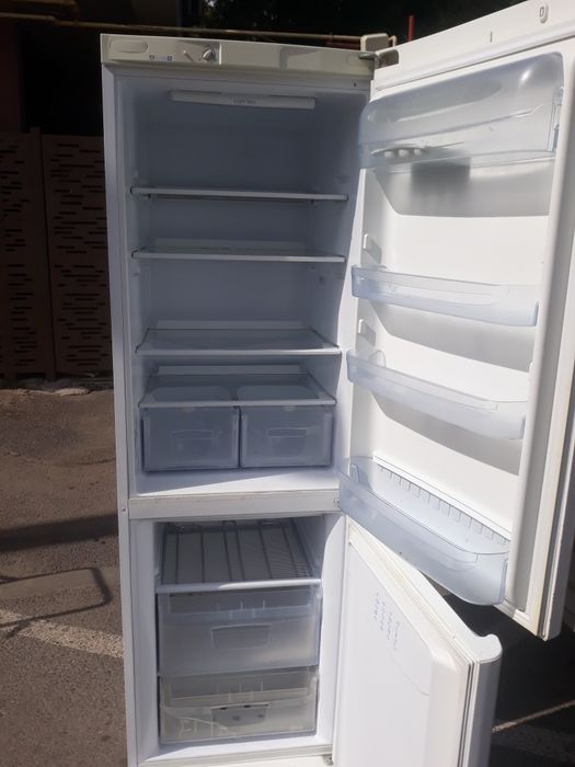 Frigider arctic 240litri  combina frigorifica Beko Indesit