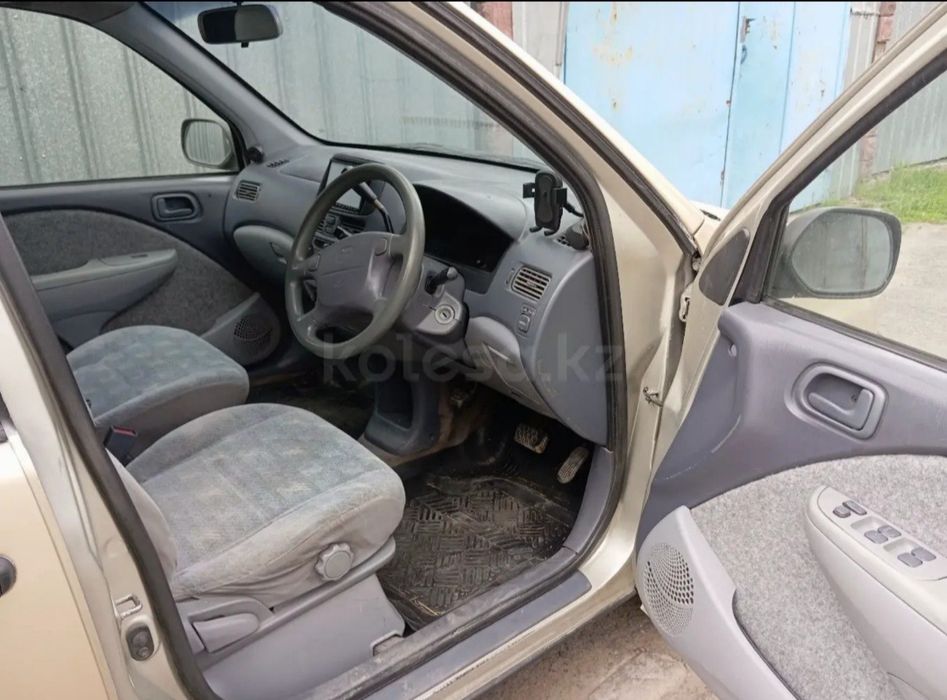 Продается Toyota Raum 1,5