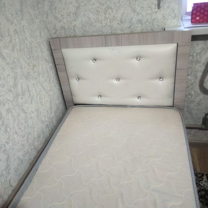 Детская кровать с полками