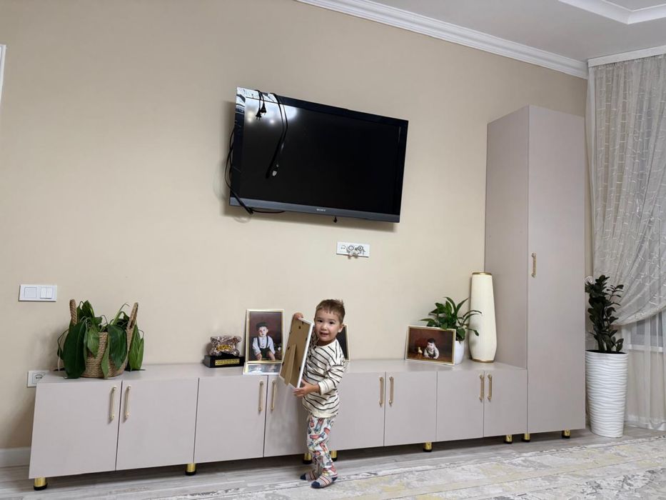 Продам тв тумбу с телевизором