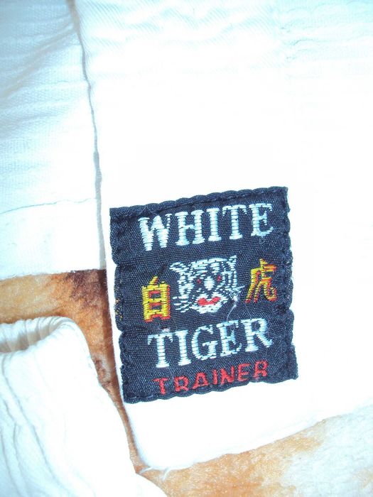 Детско кимоно WHITE TIGER 130 см