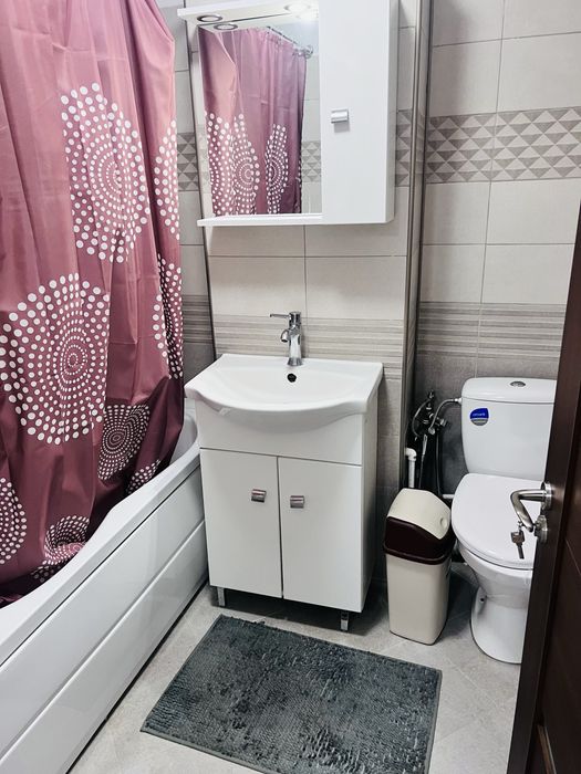 Inchiriez apartament pe bulevardul 1 Mai zona confecti