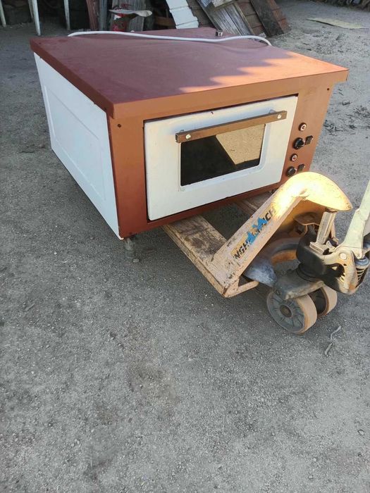 Продавам фурна Пауталия монофазна