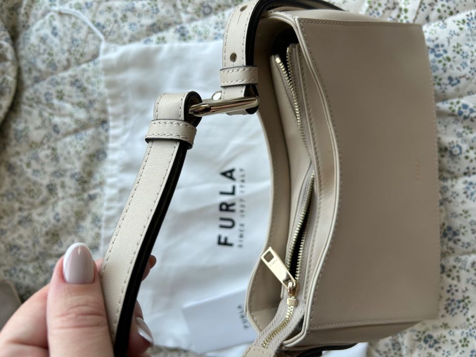 Furla, светло бежова