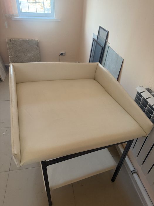 Продам медицинский пеленальный стол. Новый