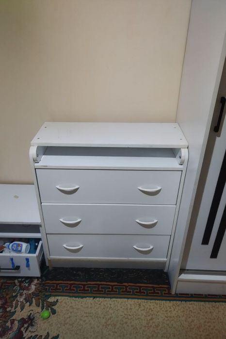 Детская кроватка и пелинальный столик