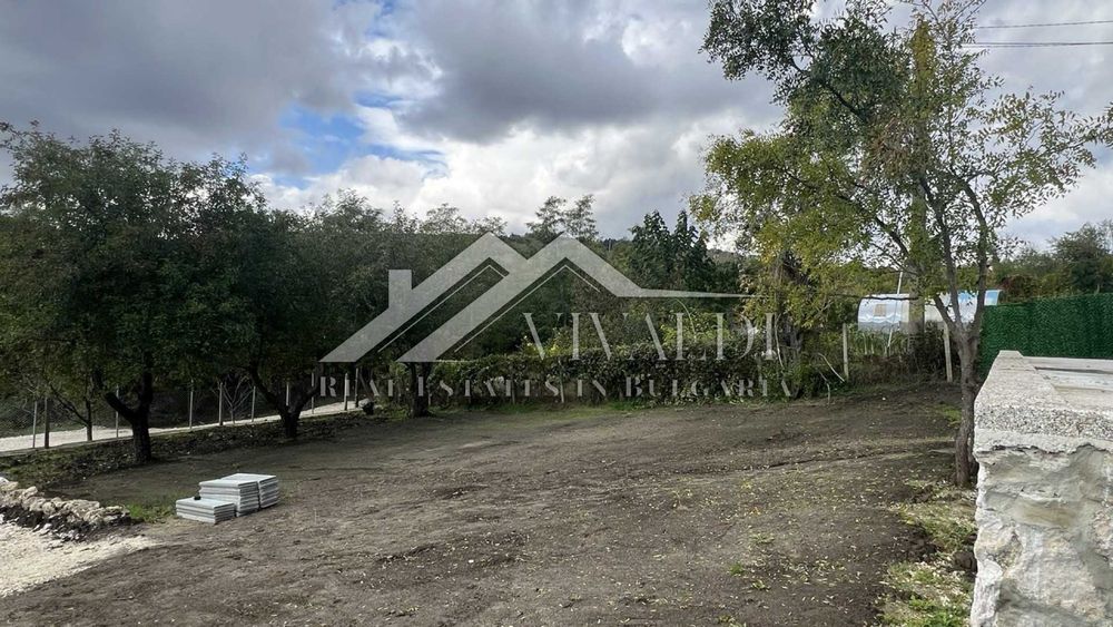 Просторна триетажна къща с парцел в село Осеново, област Варна