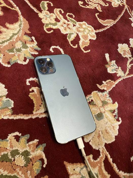 Продам айфон 12 про 256 гб срочно