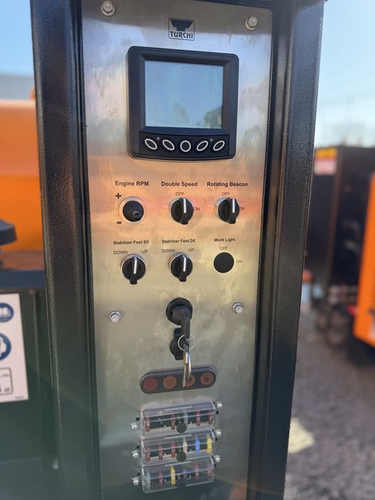 Soneta utilaj  de  batut stalpi /forat Turchi 300F  6 Metri an 2026 nou