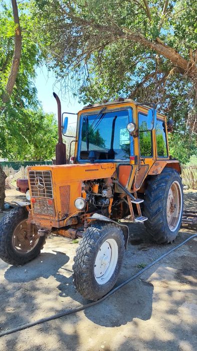 Трактор тележка сока