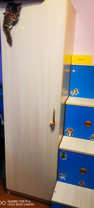 Продам детский спальный гарнитур, стол +полка в подарок