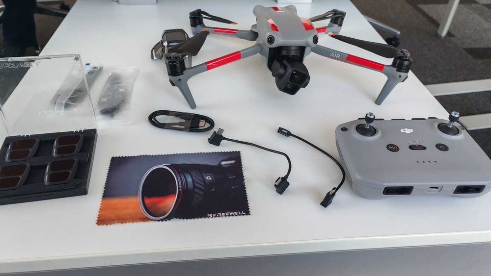 Vând dronă DJI AIR 3