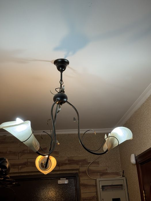 Продам люстры разных размеров