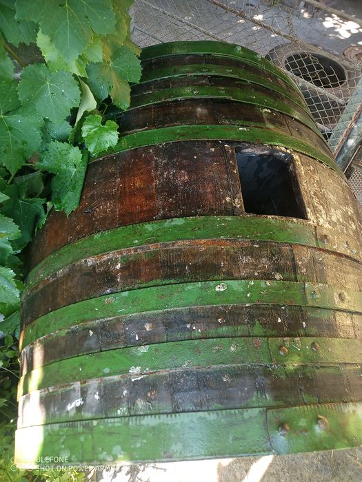 Буре дъбово около 750...800 л.