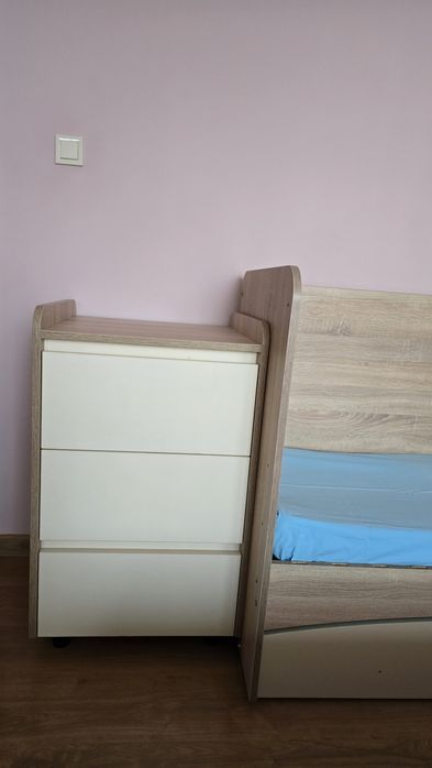 Продавам детска кошара и скрин